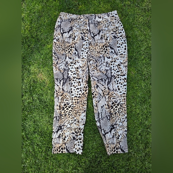 Chico's Animal Print Capris Crop Pants Size 0.5 =USA 6 - Picture 2 of 4